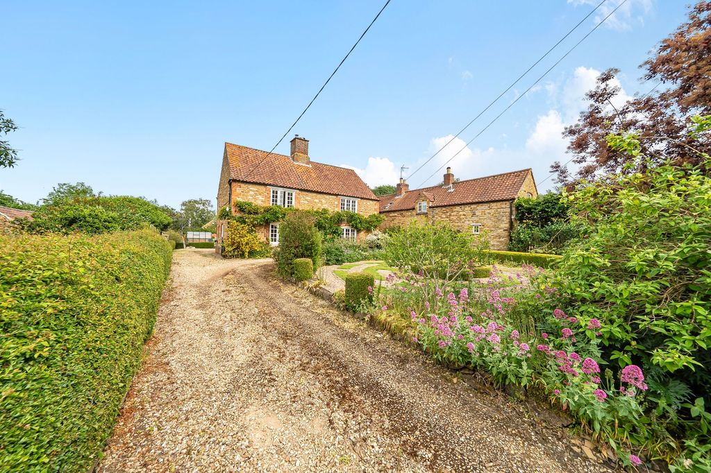 Property photo 2 of 35
