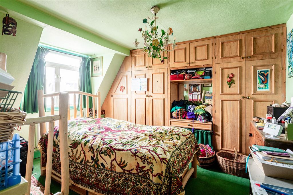 Property photo 3 of 5 Russell Road-2.Jpg