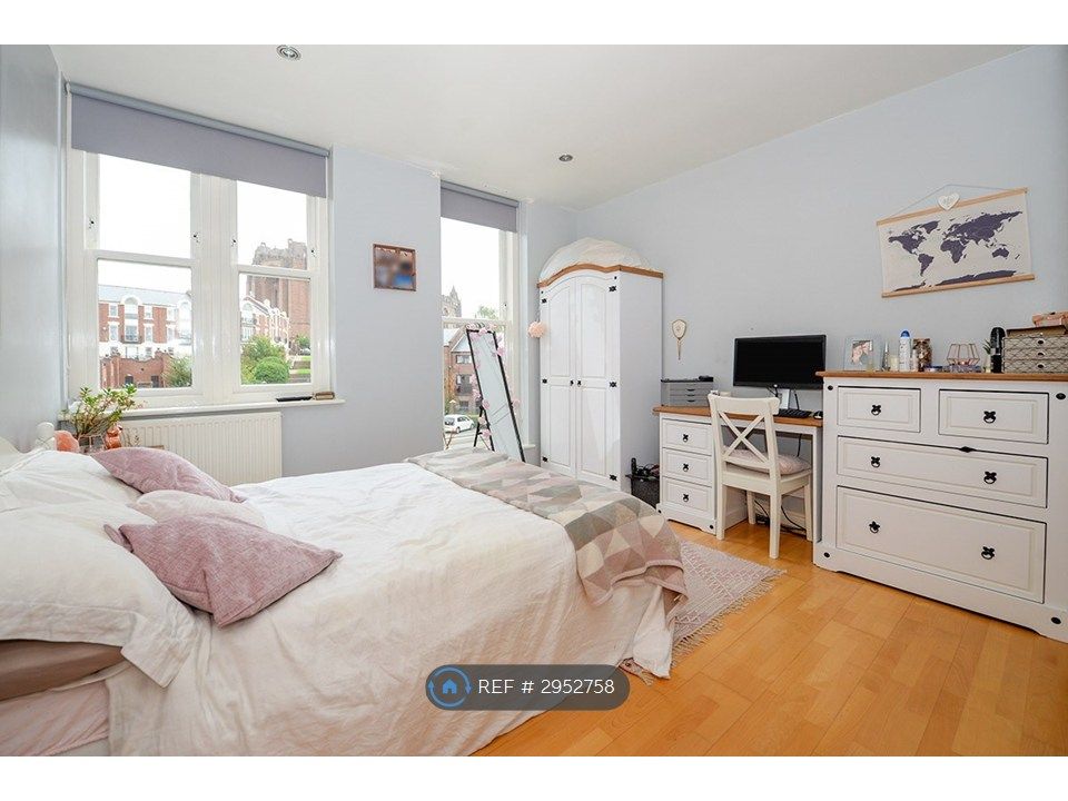 Property photo 2 of 8 Main Bedroom With Beautiful View Of Cathedral