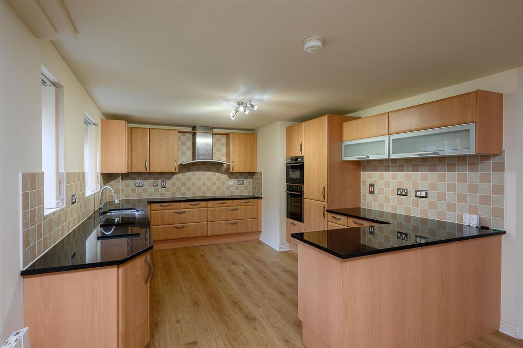 Property photo 3 of 15 Kitchen