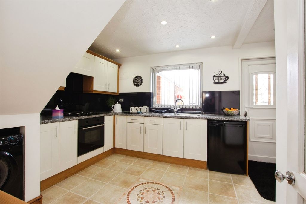 Property photo 3 of 16