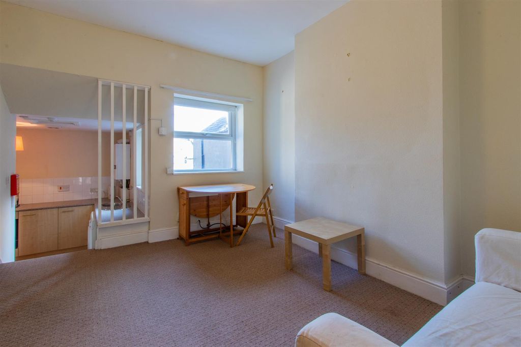 Property photo 1 of 8 Connaught Road 78-3.Jpg