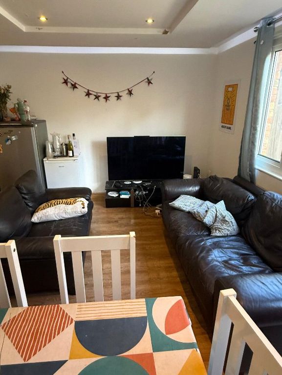 Property photo 3 of 11 Picture No. 12
