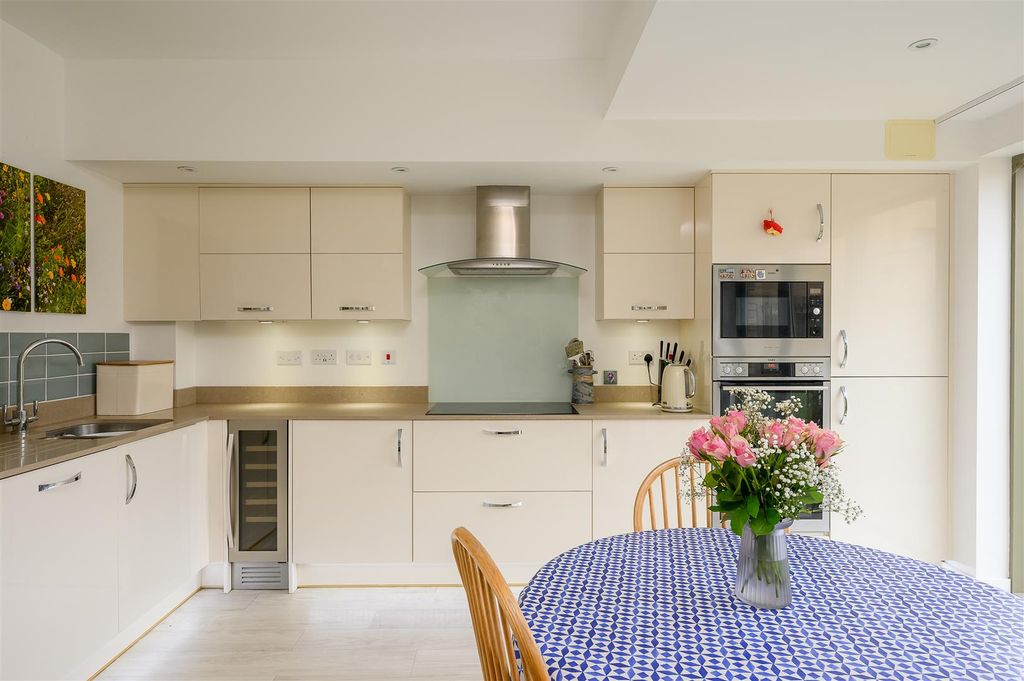Property photo 2 of 19 Kitchen Dining Area