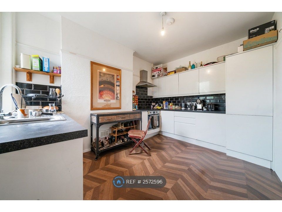 Property photo 3 of 8 Kitchen