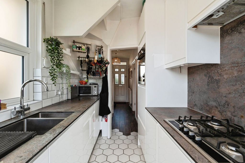 Property photo 3 of 21 Pbox-Img.Jpg