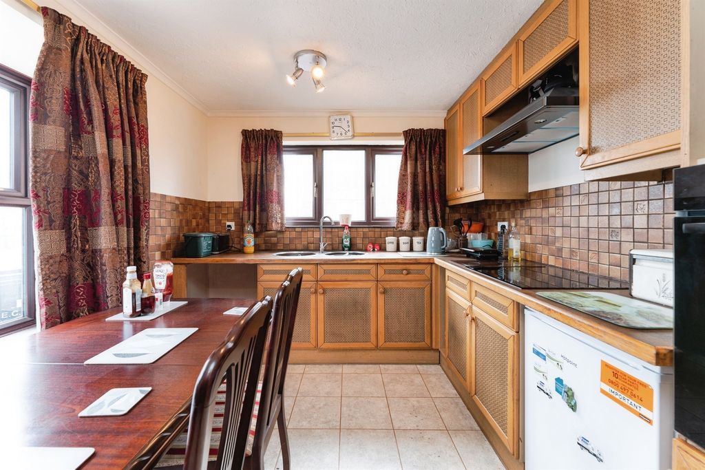 Property photo 3 of 17