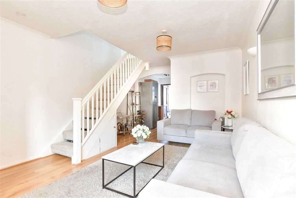 Property photo 3 of 8 Lounge