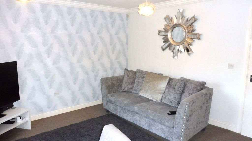 Property photo 2 of 16 Lounge