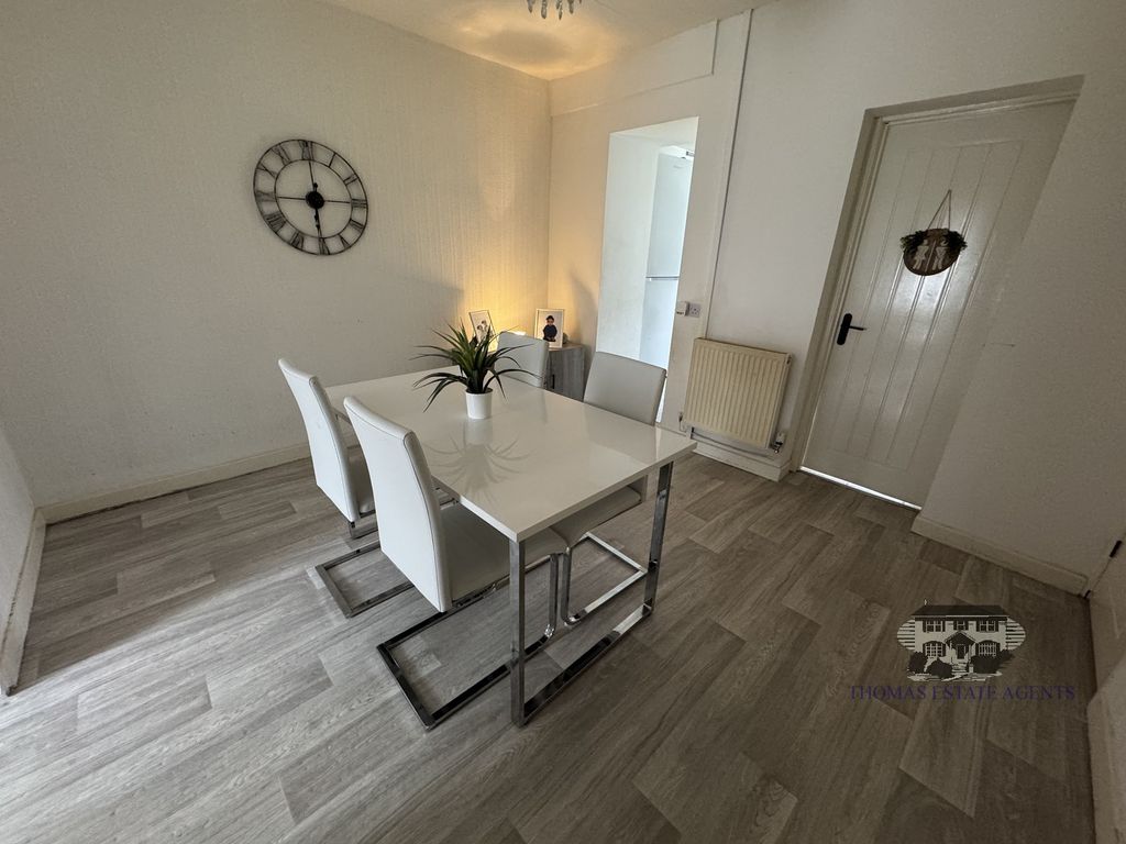 Property photo 3 of 10 Lounge