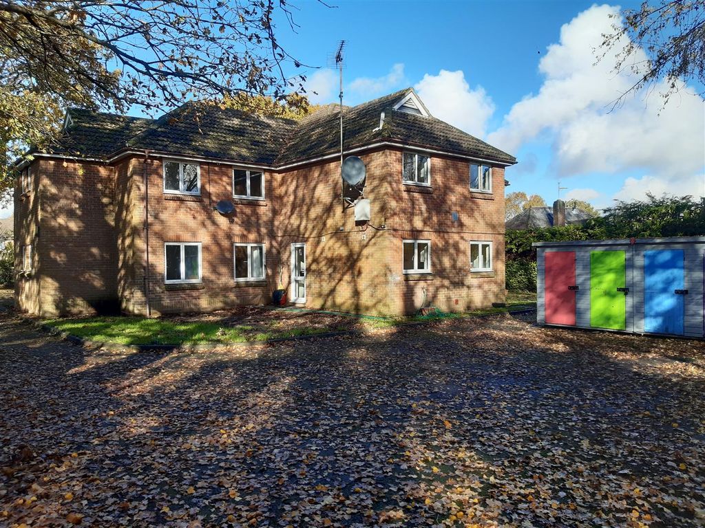 Property photo 1 of 2 1-8 Malthouse Lodge, External, Front.Jpg