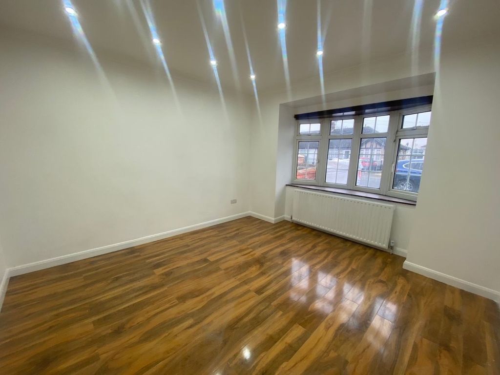 Property photo 1 of 5 Three Bedroom Bungalow