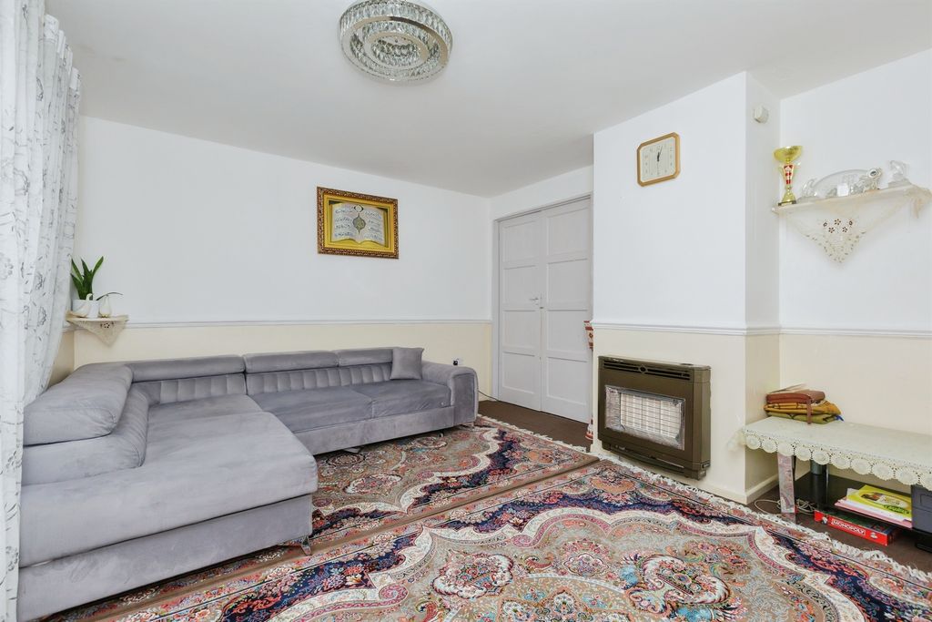 Property photo 2 of 17