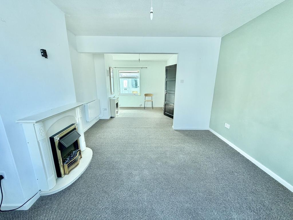 Property photo 2 of 10 Living Room
