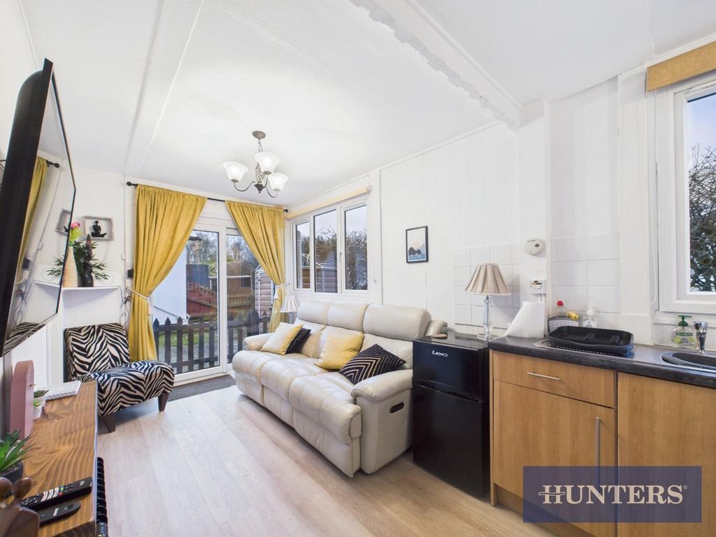 Property photo 2 of 9 Cam01494G0-Pr0480-Still006.Jpg