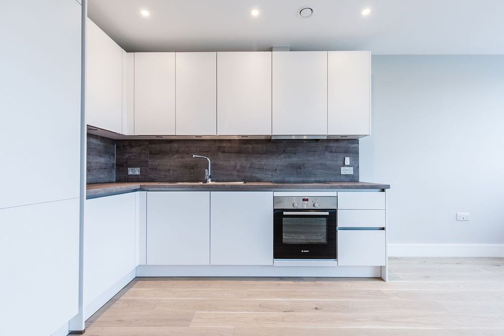 Property photo 1 of 8 Kitchen