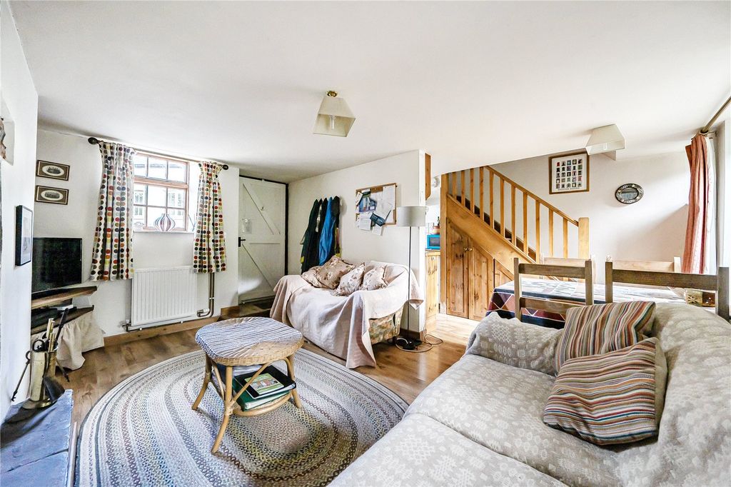 Property photo 2 of 17 Picture No. 01