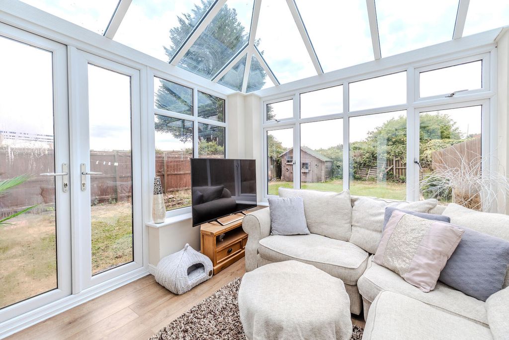 Property photo 3 of 25 Conservatory