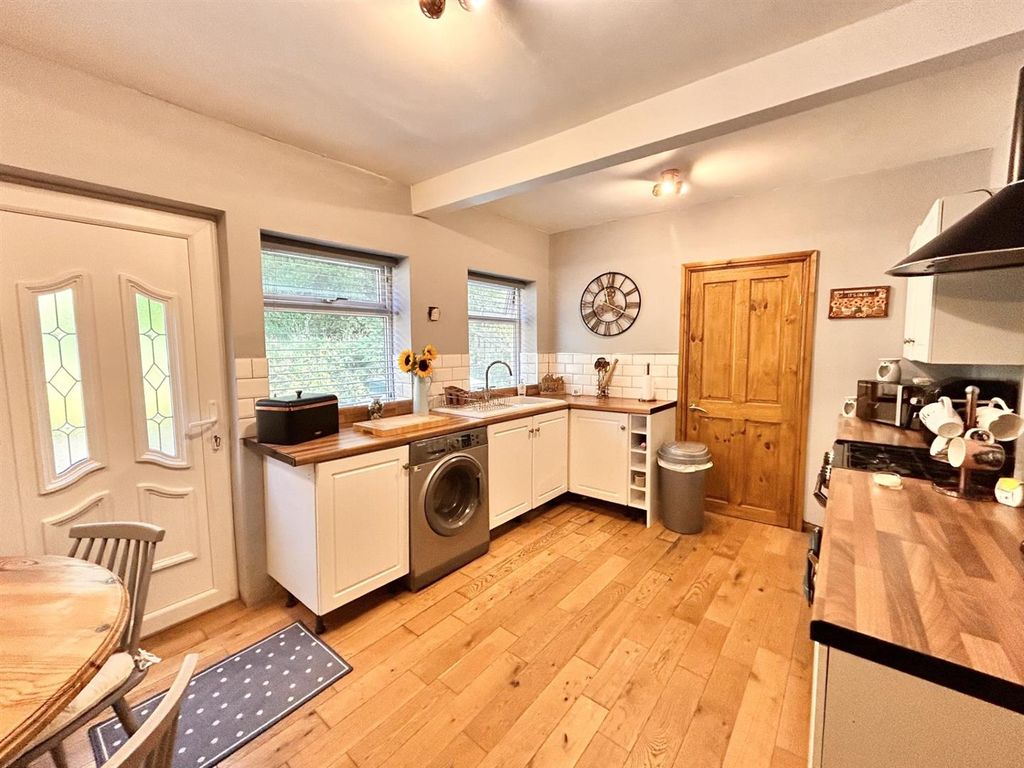 Property photo 3 of 20 Kitchen.Jpg