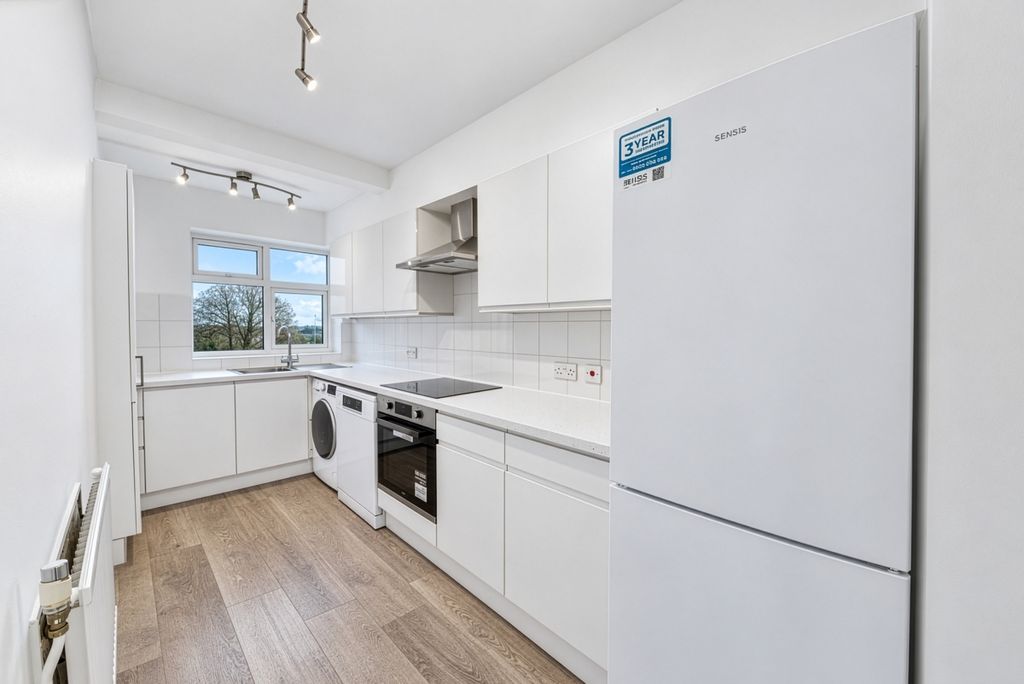 Property photo 3 of 12 Richmond Hill