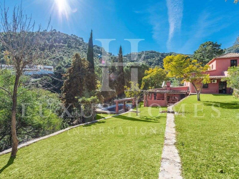 Property photo 2 of 32