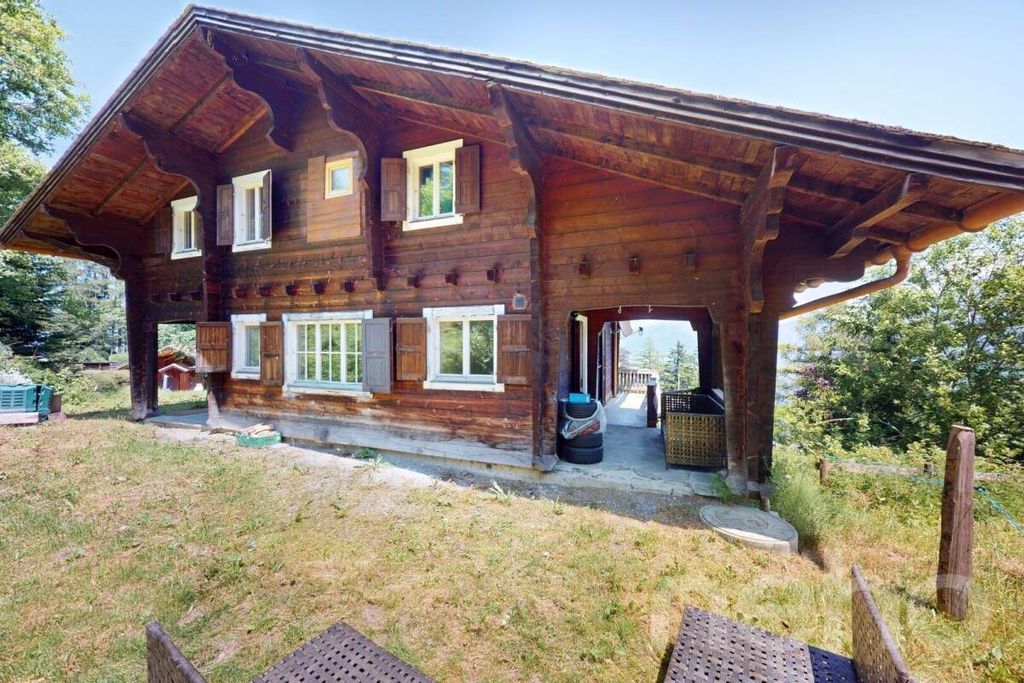 Property photo 1 of 12