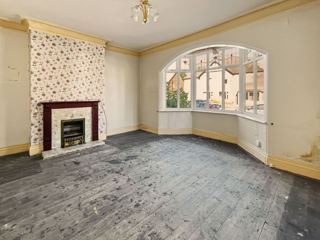Property photo 2 of 25