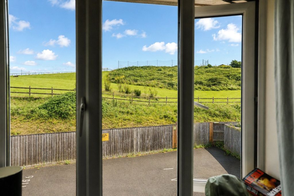2 bed flat for saleChurchill Road, Bideford, Devon EX39 photo 4