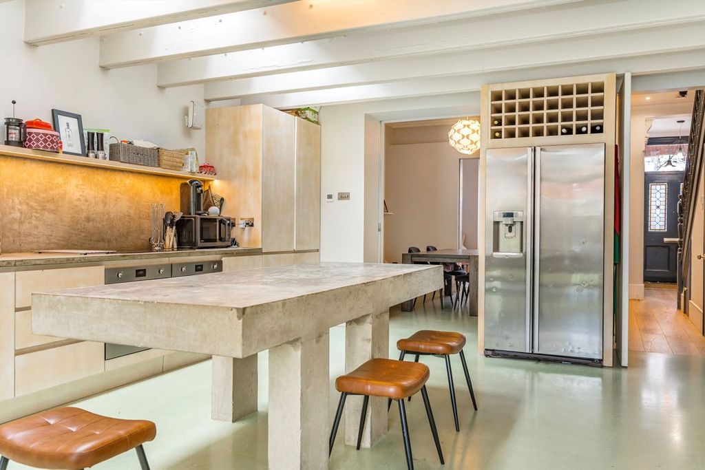 Property photo 3 of 17