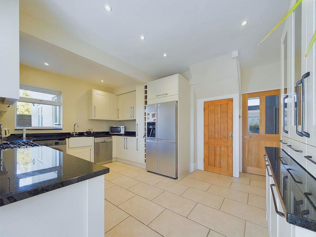 Property photo 3 of 36