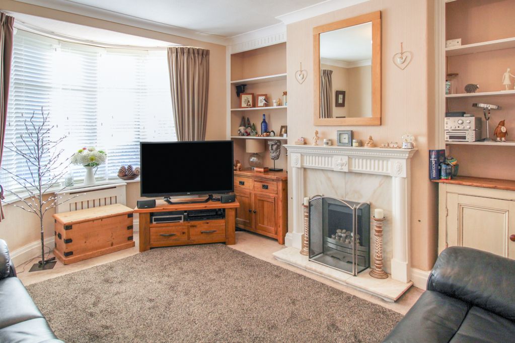 Property photo 3 of 17 Living Room