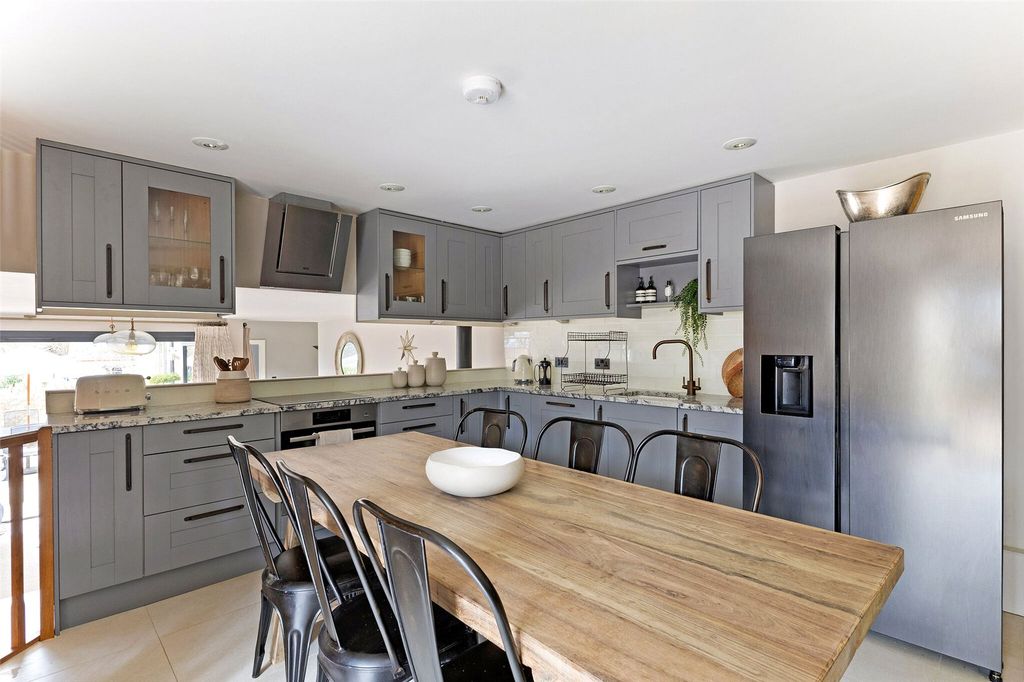 Property photo 3 of 15 Kitchen/Dining Room