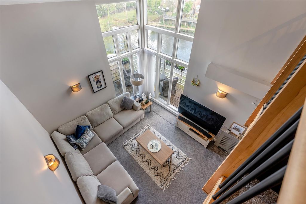 Property photo 3 of 17 8592886-Interior04.Jpg