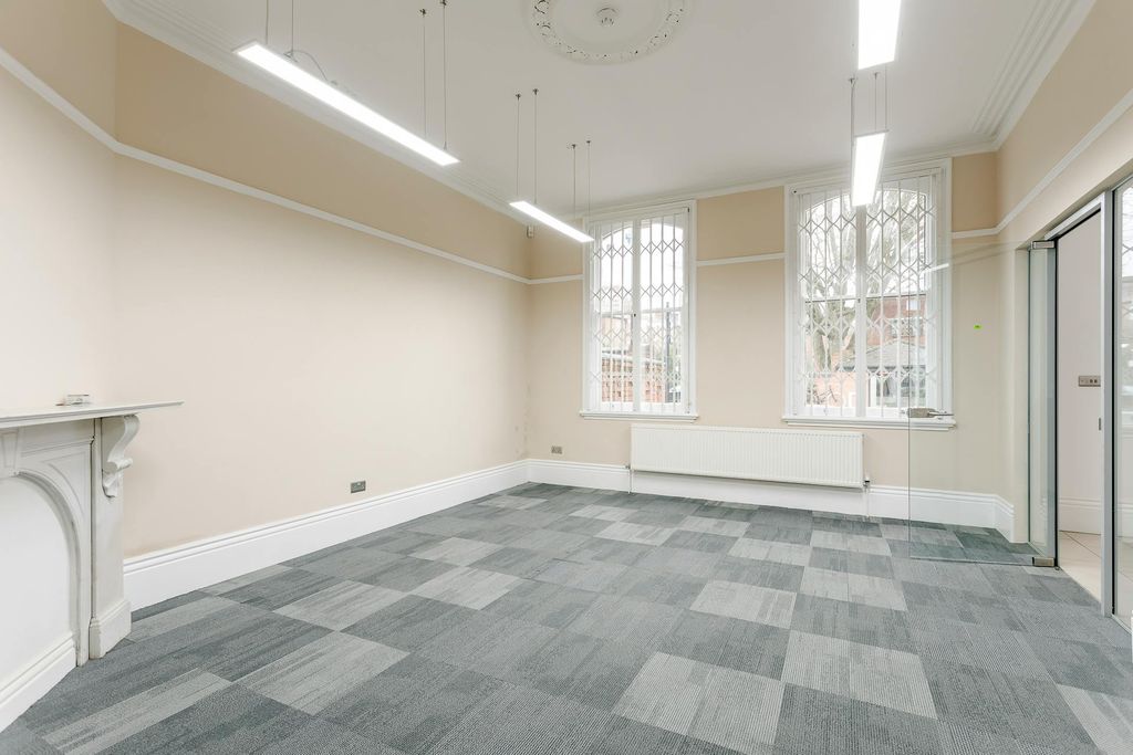 Property photo 2 of 18 Greenfield_Cres_February 26, 2026_182-Hdr (27).Jpg