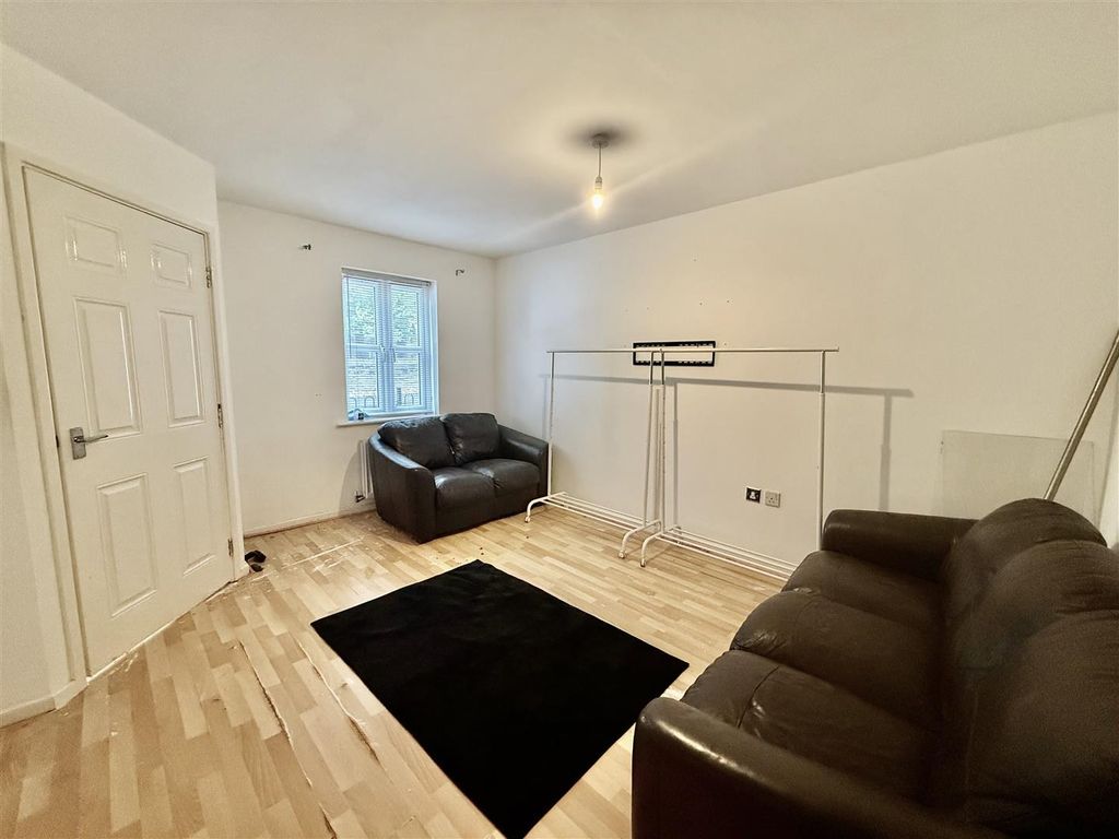 Property photo 2 of 15 Lounge