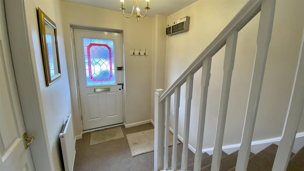 Property photo 3 of 9 Entrance Hall