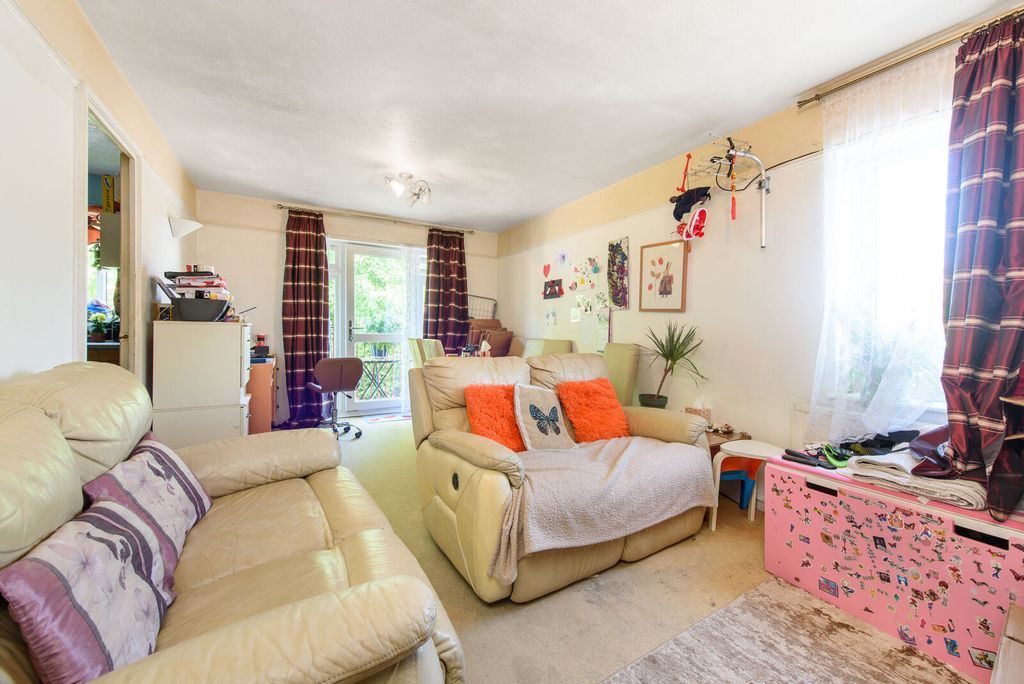 Property photo 2 of 8