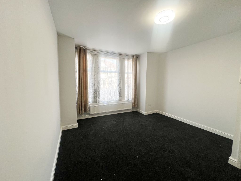 Property photo 2 of 12 Christchurch Rd Ig1