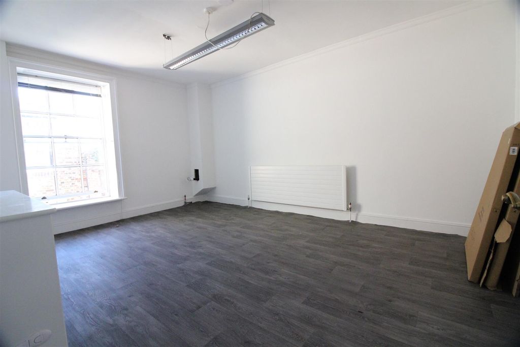 Property photo 1 of 5 B0Aa8Aef-E4B9-4E30-8D65-6F41B35Dd59F.Jpeg