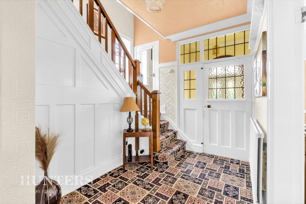 Property photo 3 of 27 Hallway