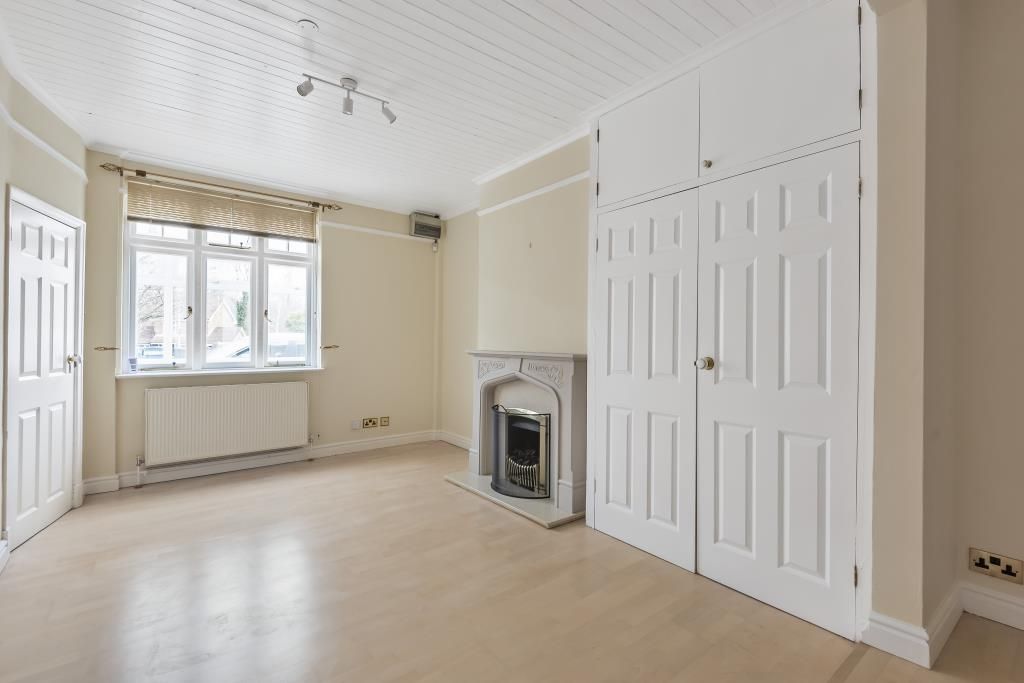 Property photo 3 of 11 Living Room