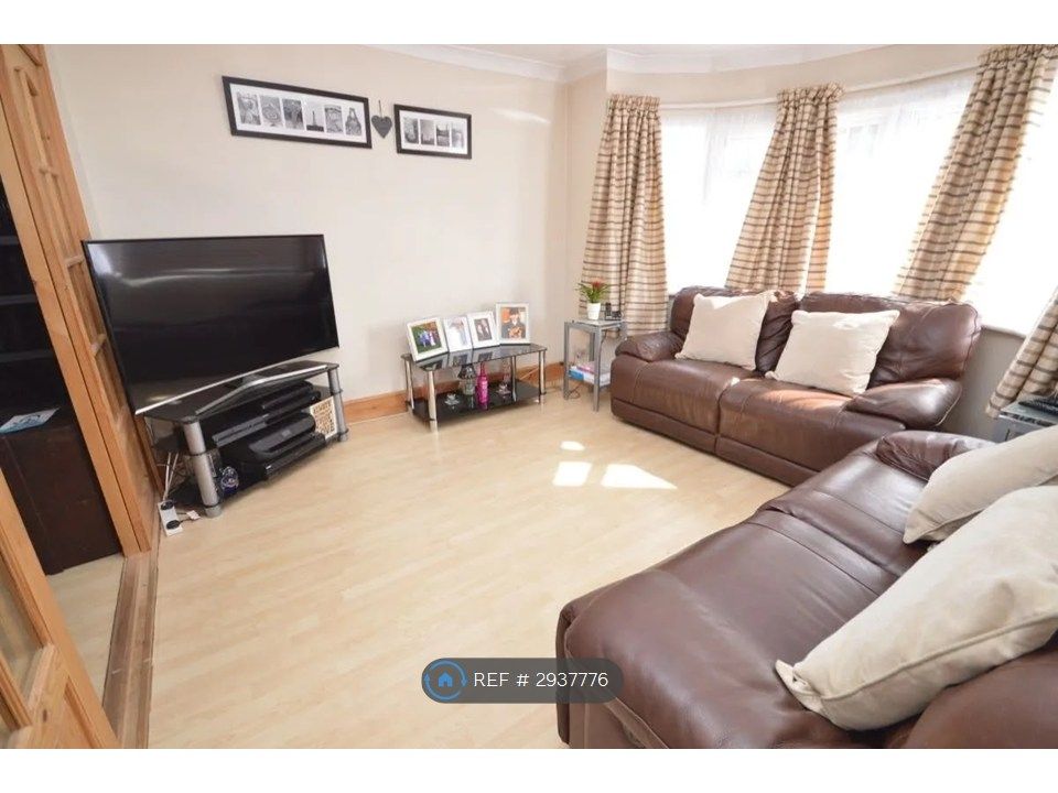 Property photo 1 of 15 Living Room