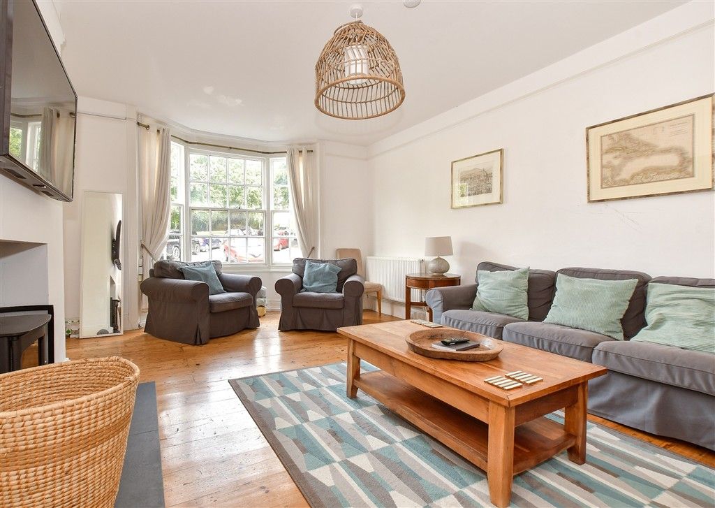 Property photo 2 of 15 Lounge*