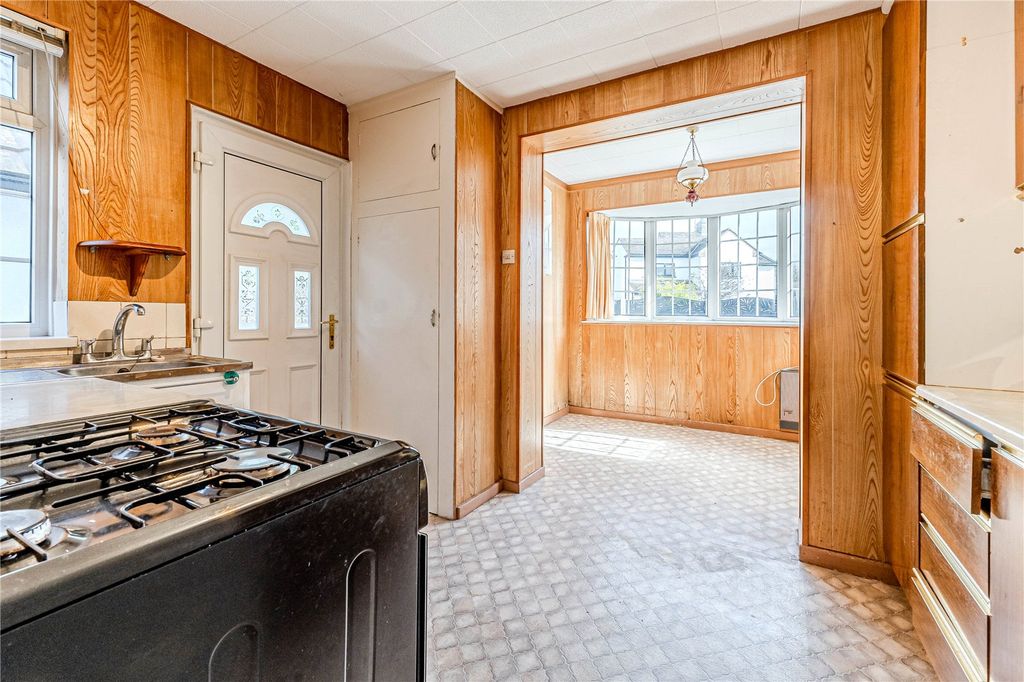 Property photo 2 of 16 Dining Kitchen