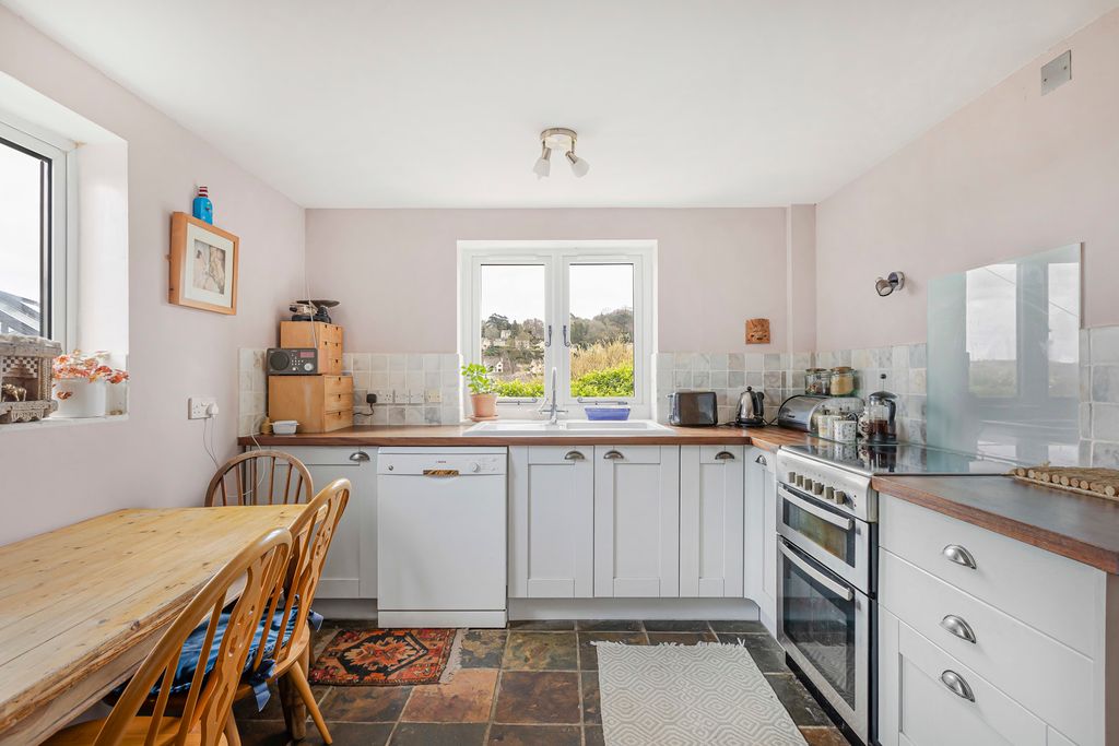 Property photo 2 of 18 Kitchen
