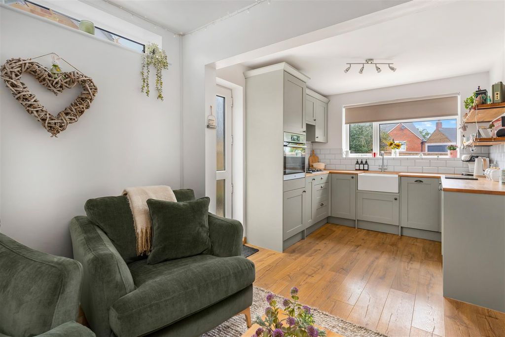 Property photo 2 of 20 36 Horton Drive, Middleton Cheney-14.Jpg