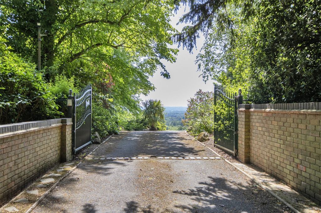 Property photo 2 of 24 Gated Drive