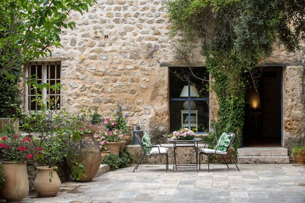 Property photo 2 of 27