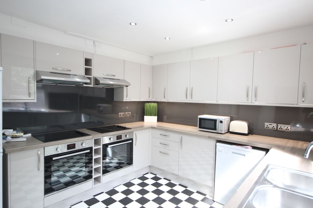 Property photo 3 of 11 Img3090.Jpg