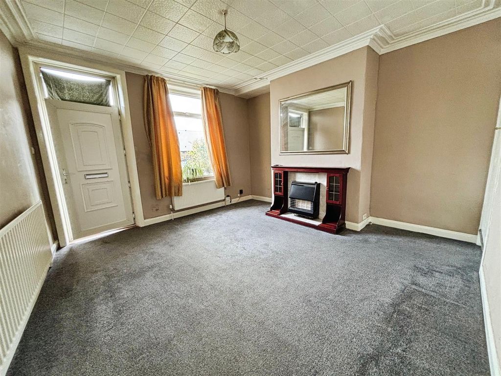 Property photo 2 of 13 Lounge